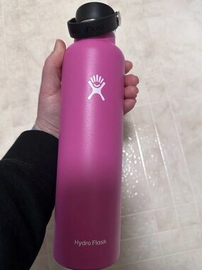 Hydro Flask Standard Mouth Insulated Water Bottle and Lid-24oz -Pink (Carnation)